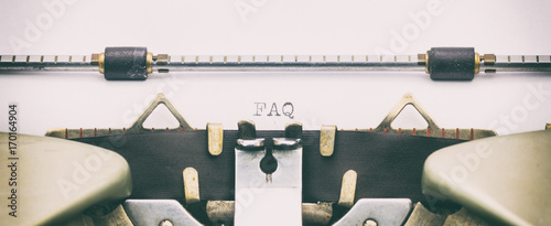 Cuadros en Lienzo FAQ word in capital letters on white sheet