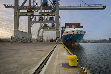 seaport ,unloading of merchant ships