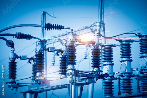 Fotografía High voltage power transformer substation