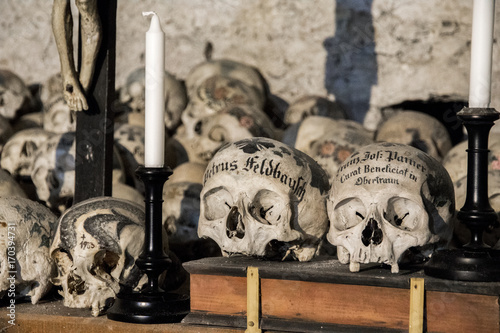 Fotografía Skulls painted with names, colorful flowers and crosses in the Charnel House or