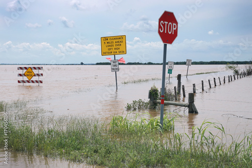 Plakat Zalany teren obok Houston, Brazorii, Taxas, USA. Konsekwencje huraganu Harvey