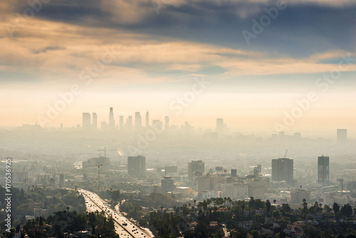 Cuadros en Lienzo Smoggy morning sunrise overlooking downtown Los Angeles from Hollywood Hills