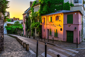 Fototapete - Sunset view of cozy strert in quarter Montmartre in Paris, France