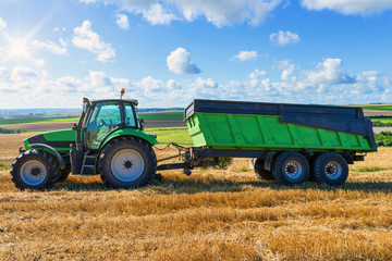 Wall Mural - tracteur et sa remorque 