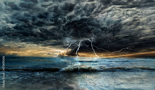 Fotografía Thunderstorm over the sea