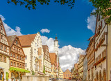 Fototapeta Paryż - Rothenburg ob The pigeon with house facades towards the market