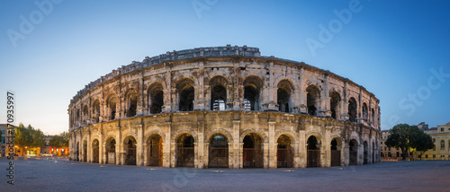 Fotomural Evening view of Nîmes Arena - France