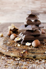 Wall Mural - pieces of chocolate with nuts and cinnamon