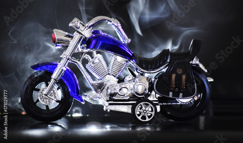 zabawkowy-model-dzieciecego-motocykla-z-efektem-dymu