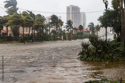 Zdjęcie XXL Huraganowa Irma i tropikalna burza przy fortem Lauderdale, Floryda.