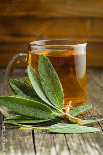 Zdjęcie XXL Herbata szałwia i liście.