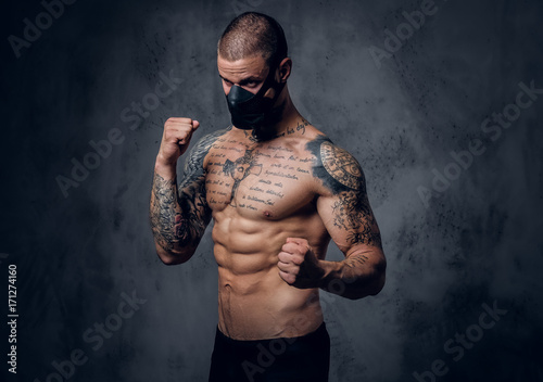 Cuadros en Lienzo Fighter male over grey vignette background.