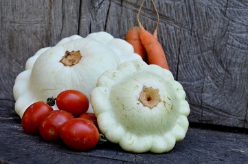 zucchini, tomatoes and carrots together