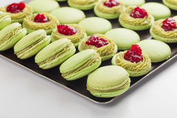 Wall Mural - Green macaroons with pistachios ganache cream and raspberries confit filling