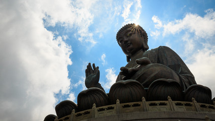 Tian Tan buddha statue with sunshine