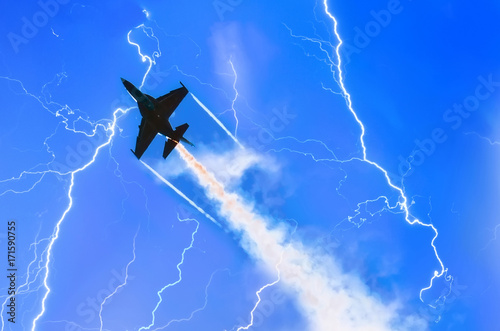 фотография Combat fighter jet against the sky with lightning thunderstorms at night