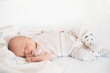newborn baby sleep first days of life at home.