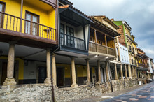 Calle Galiana En El Casco Viejo De Avilés, Asturias, España