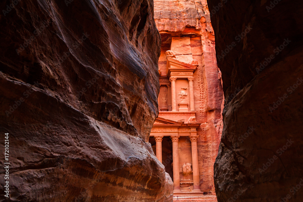 Al Khazneh - the treasury, ancient city of Petra, Jordan. - obrazy, fototapety, plakaty 