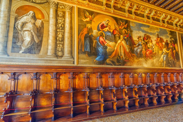  Indoor view of apartament  St. Mark's Cathedral (Basilica di San Marco) with beautiful decoration of the internal chambers. Italy.