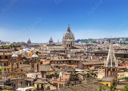 Plakat Kopuły i dachy wiecznego miasta, widok z hiszpańskich schodów. Rzym, Włochy