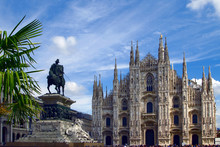 Duomo Di Milano Con Statua Vittorio Emanuele II Lombardia Italia Milan Cathedral Lombardy Italy