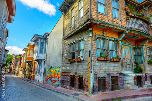 Zdjęcie XXL stara dzielnica Stambułu, tradycyjne domy