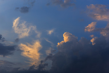 Wall Mural - Beautiful sky with clouds  before sunset