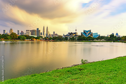 Fotografia, Obraz Dramatic storm sunset over Kuala Lumpur skyline, capital city of Malaysia as seen from Taman Tasik Titiwangsa