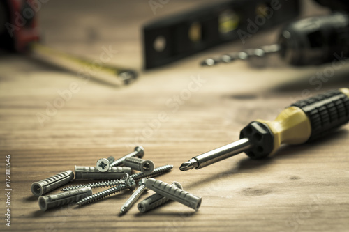 Fotomural Screwdriver and pile of screws