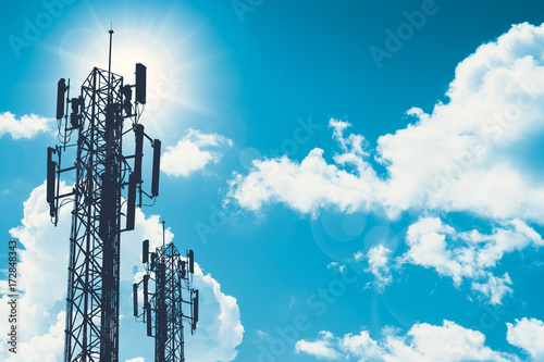 Fotografía communication tower or 3G 4G network telephone cellsite silhouette on blue sky a