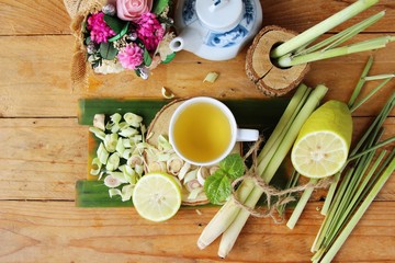 Wall Mural - Lemongrass tea with sliced lemon for health