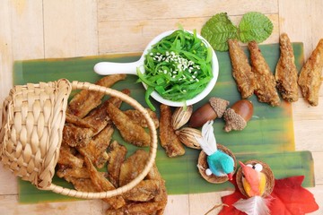 Sticker - Seaweed salad with fried fish is delicious