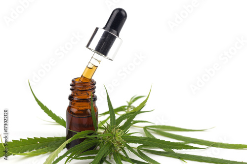Foto Medicinal cannabis with extract oil in a bottle