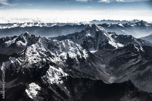 Fotografía Flying over the Peruvian Andes in South America on a flight to Cusco, Peru