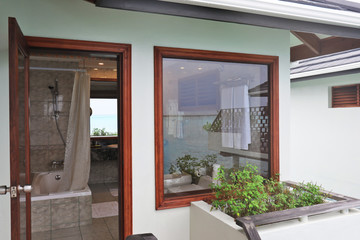 Canvas Print - View at hotel bathroom from outdoors