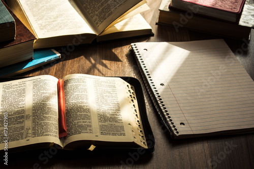 Fotomural morning bible reading on wooden floor