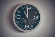 Rounded Clock Mounting On Wall