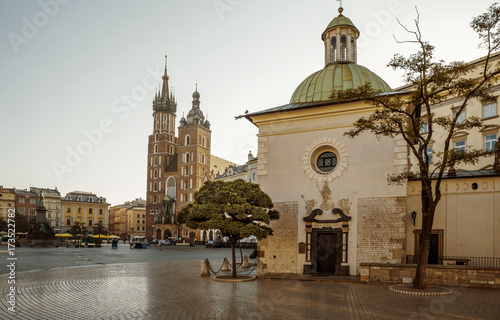 Plakat Kościół St. Adalbert na głównym placu w Krakow, Polska