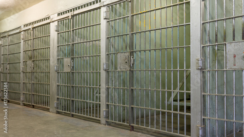 Fotografía Bars of a prison with all the doors closed