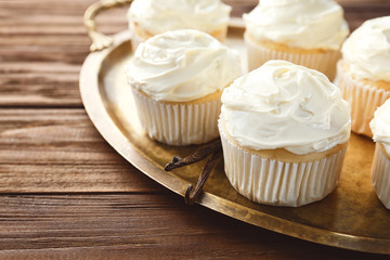 Wall Mural - Tasty vanilla cupcakes on metal tray