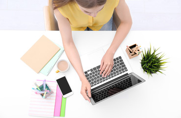 Canvas Print - Young woman working at table