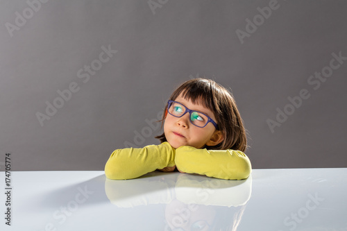 Fotografía kid critical thinking with serious little child and gifted thoughts