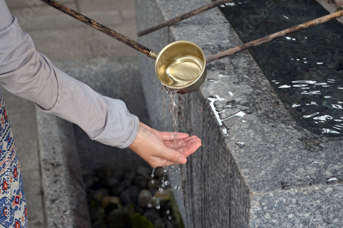 Fotografija A basin used in a ritual to purify by washing hands
