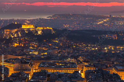 Plakat Panoramiczny widok Ateny od wzgórza Likawitos przy zmierzchem, Grecja