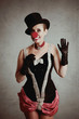 femme cirque clown vintage avec chapeau haut-de-forme