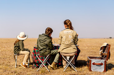 Wall Mural - family safari breakfast