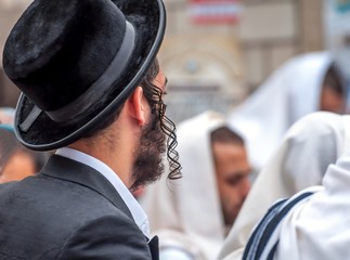 Wall Mural - An adult Hasid in a traditional hat and with long payos. Prayer of Hasidim.