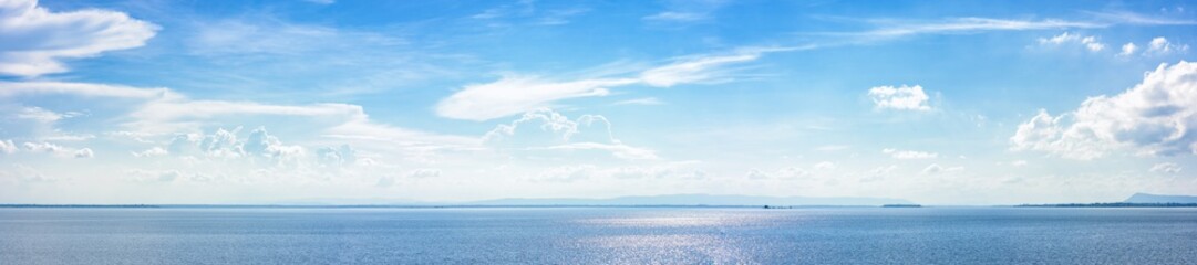 Wall Mural - panoramic beautiful seascape with cloud on a sunny day.