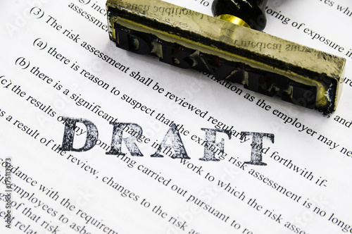 Fotografía Draft stamp on a page containing risk assessment/policy procedures